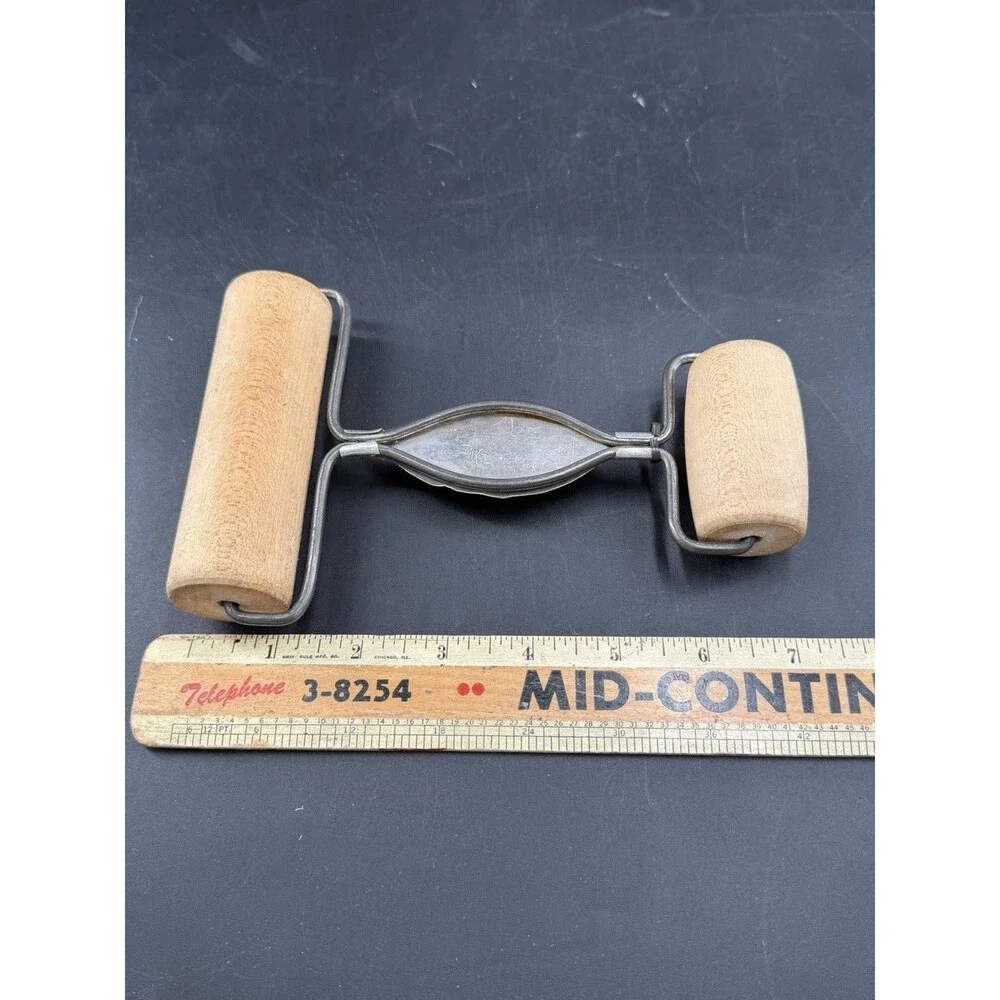Vintage Ekco Pastry And Pizza Roller Small Wooden Rolling Pin USA